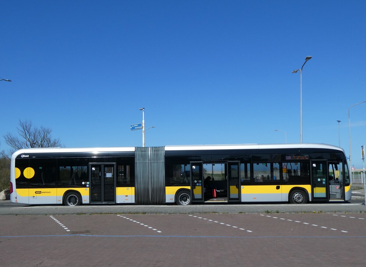 (273'706) - Qbuzz, Groningen - Nr. 7534/09-BXV-9 - eMercedes am 5. April 2025 in Lauwersoog, Veerhaven
