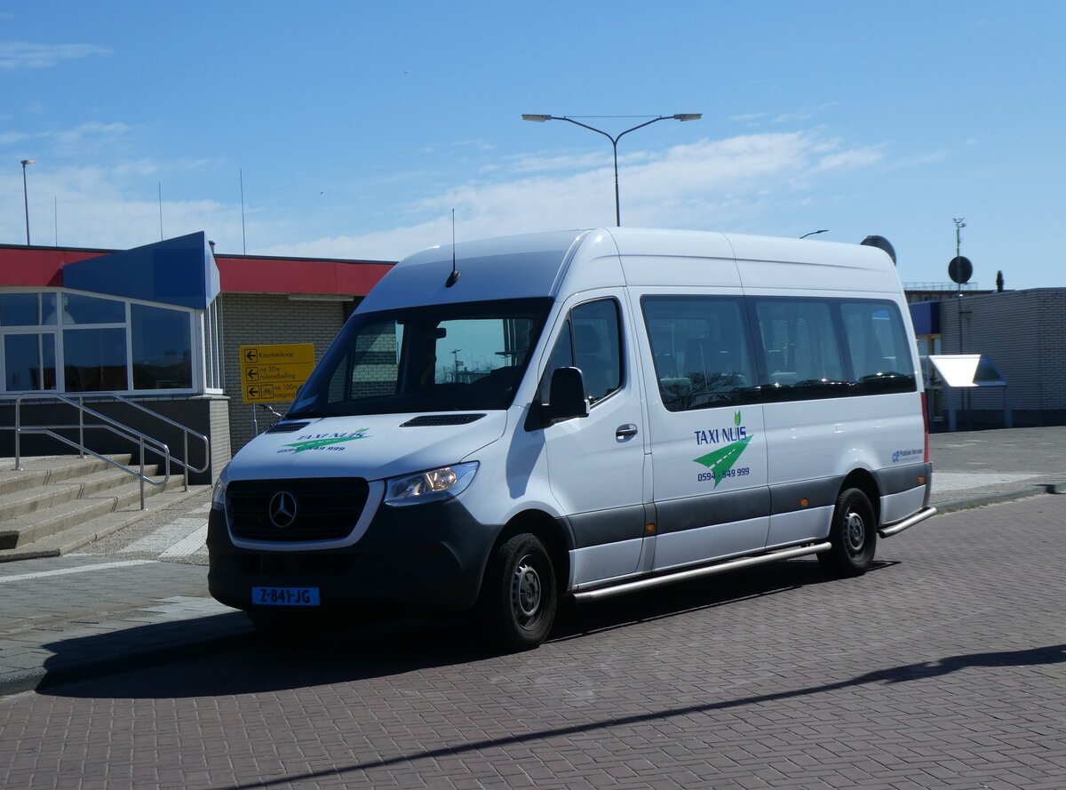 (273'707) - Taxi Nuis, Nuis - Z-841-JG - Mercedes am 5. April 2025 in Lauwersoog, Veerhaven