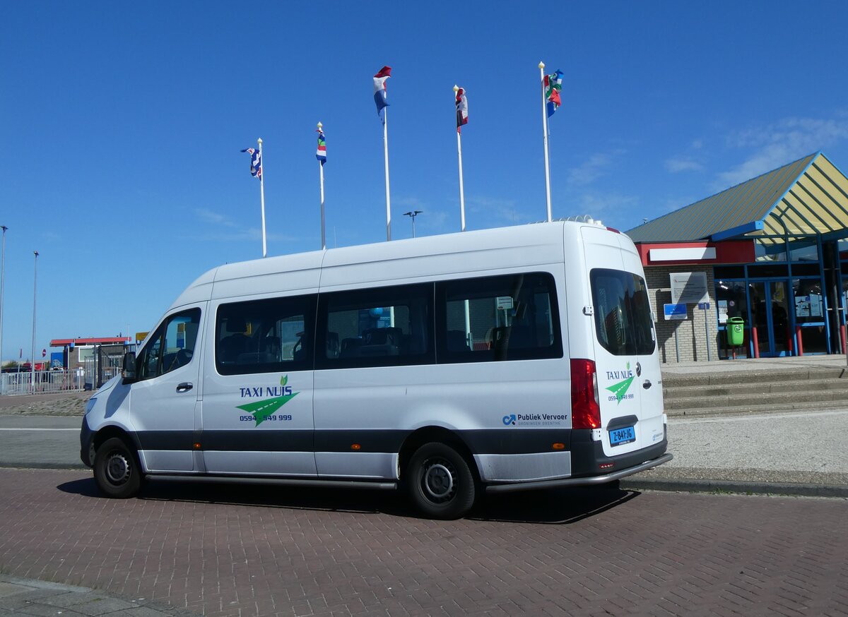 (273'708) - Taxi Nuis, Nuis - Z-841-JG - Mercedes am 5. April 2025 in Lauwersoog, Veerhaven