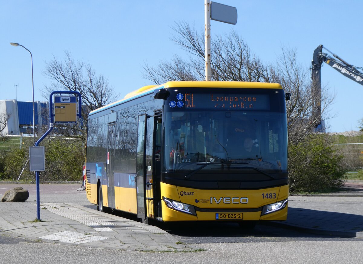 (273'710) - Qbuzz, Groningen - Nr. 1483/50-BZS-2 - Iveco am 5. April 2025 in Lauwersoog, Veerhaven