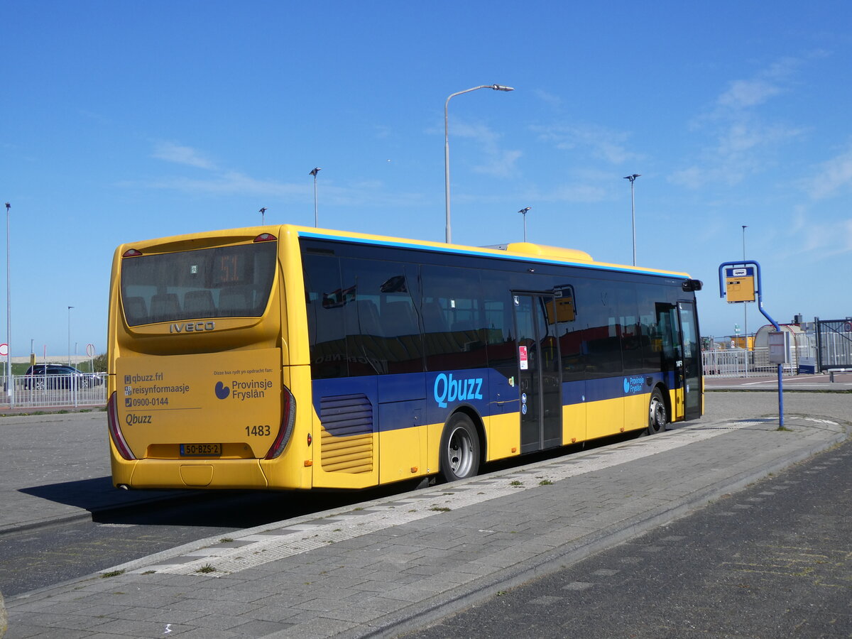 (273'711) - Qbuzz, Groningen - Nr. 1483/50-BZS-2 - Iveco am 5. April 2025 in Lauwersoog, Veerhaven