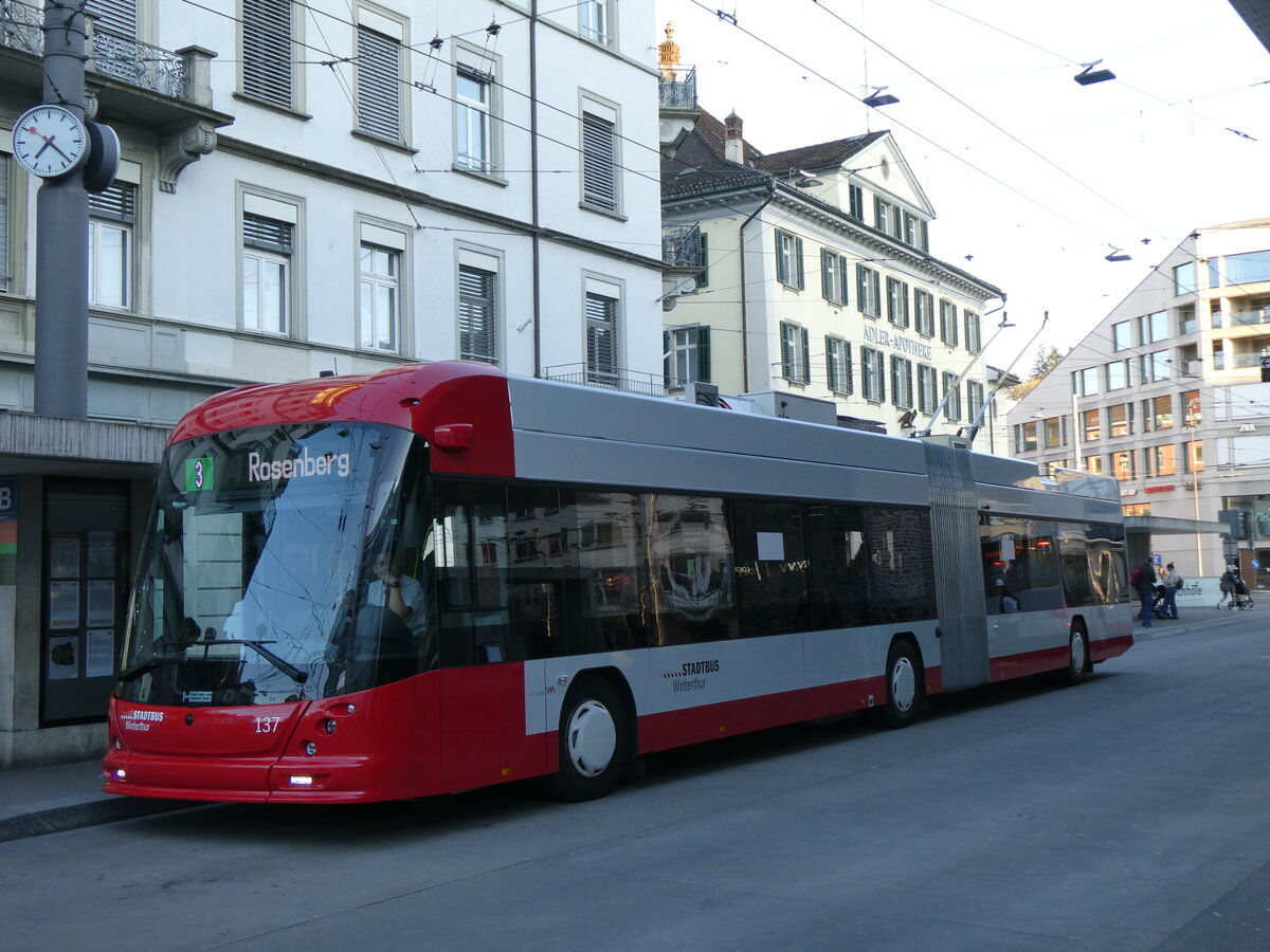 (273'757) - SW Winterthur - Nr. 137 - Hess/Hess Gelenktrolleybus am 7. April 2025 beim Hauptbahnhof Winterthur