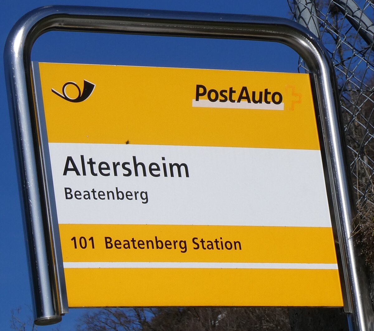 (273'783) - PostAuto-Haltestellenschild - Beatenberg, Altersheim - am 10. April 2025