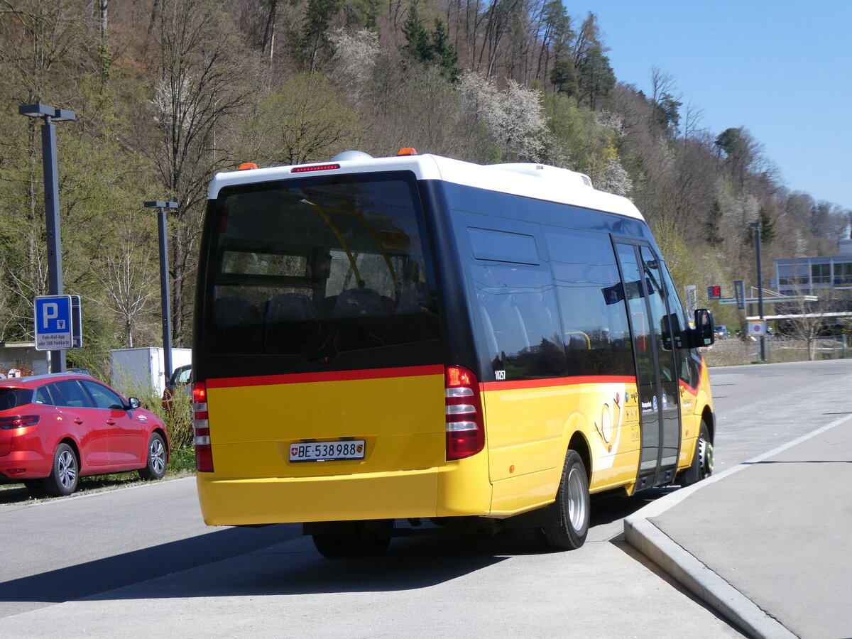 /273'848) - PostAuto Bern - BE 538'988/PID 10'257 - Mercedes (ex PostAuto Graub�nden; ex PostAuto Zentralschweiz Nr. 201; ex PostAuto Zentralschweiz Nr. 31; ex PostAuto Zentralschweiz Nr. 21; ex Thepra, Stans Nr. 21) am 11. April 2025 beim Bahnhof Laupen
