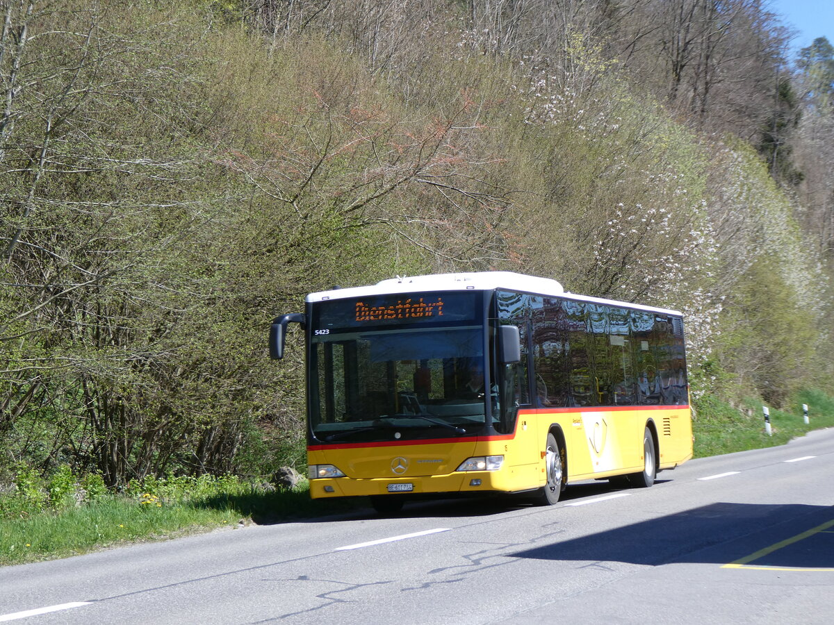 (273'850) - PostAuto Bern - Nr. 15/BE 611'734/PID 5423 - Mercedes (ex Steiner, Ortschwaben Nr. 15) am 11. April 2025 in Laupen, Garage Klopfstein