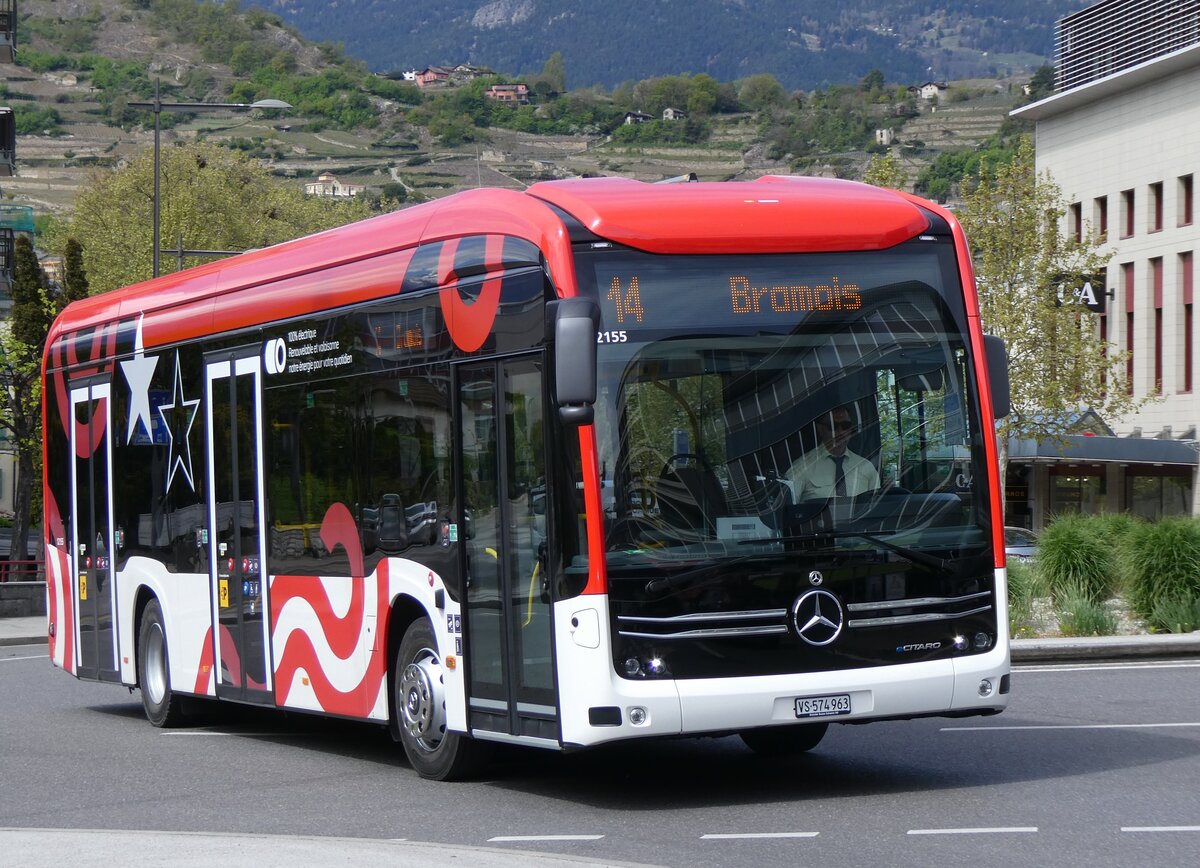 (273'975) - PostAuto Wallis - VS 574'963/PID 12'155 - eMercedes am 14. April 2025 beim Bahnhof Sion