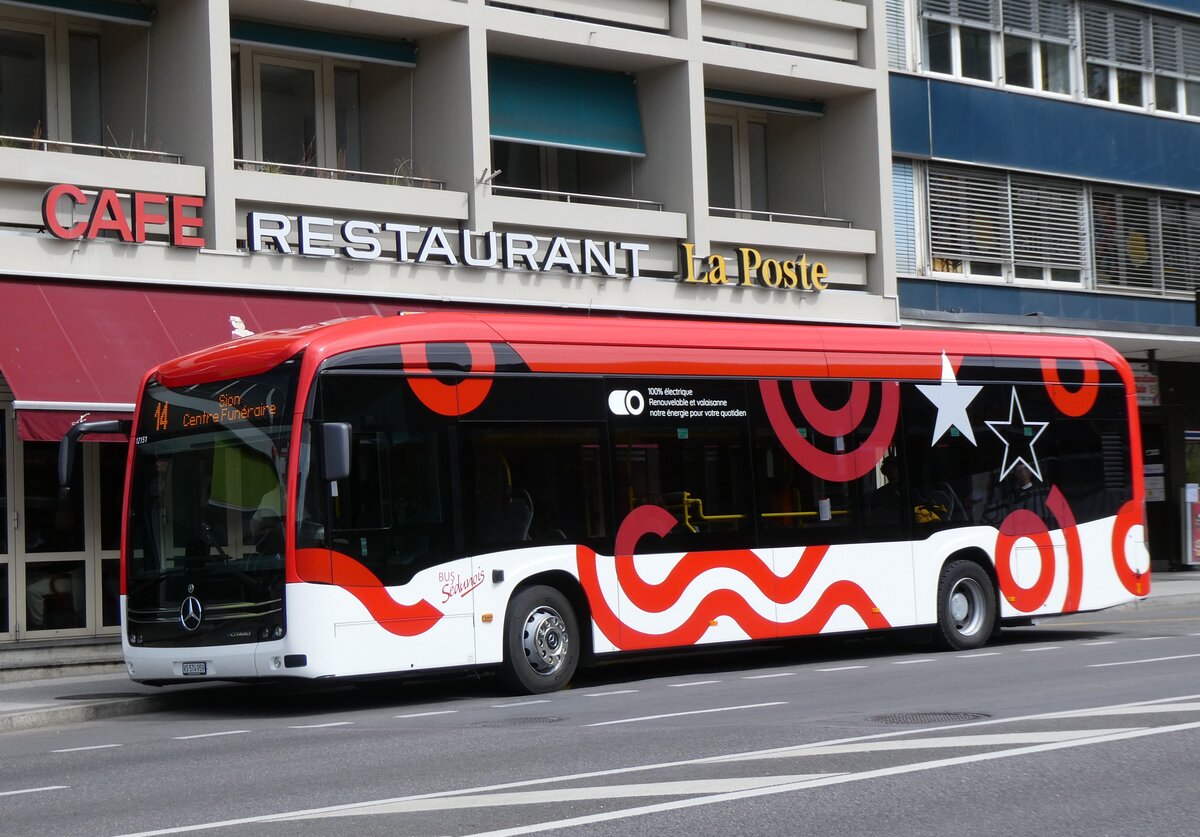 (273'980) - PostAuto Wallis - VS 574'959/PID 12'151 - eMercedes am 14. April 2025 beim Bahnhof Sion