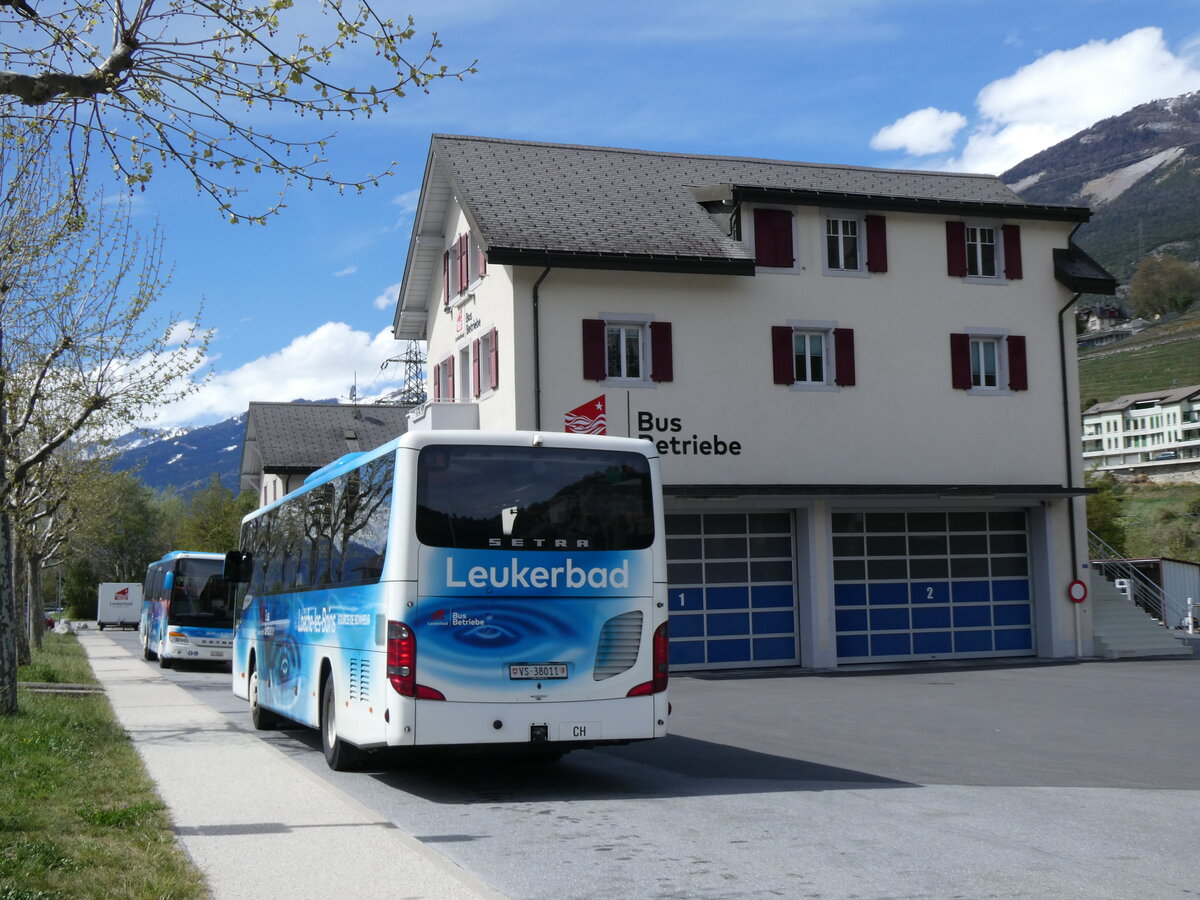 (273'999) - LBB Susten - Nr. 11/VS 38'011 - Setra am 14. April 2025 in Leuk, Garage