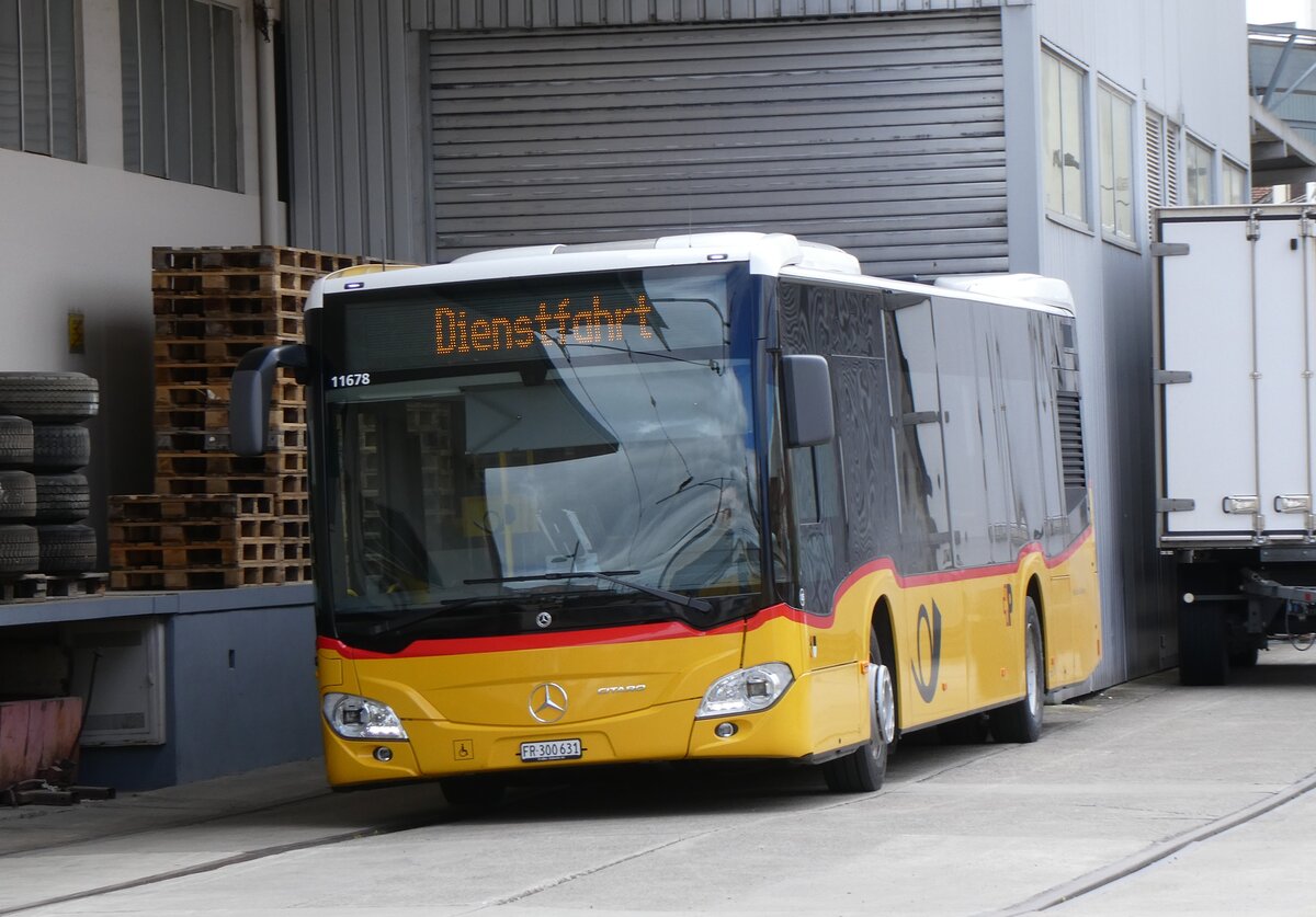 (274'077) - Wieland, M�nsingen - Nr. 125/FR 300'631/PID 11'678 - Mercedes am 18. April 2025 beim Bahnhof D�dingen