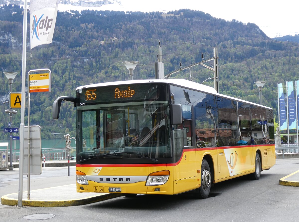 (274'173) - Fl�ck, Brienz - Nr. 3/BE 568'700/PID 5426 - Setra am 24. April 2025 beim Bahnhof Brienz
