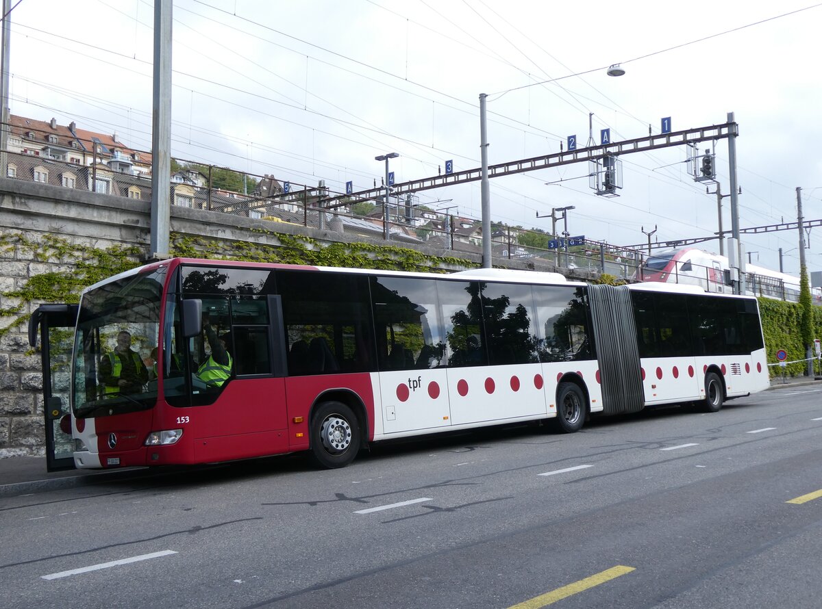 (274'204) - TPF Fribourg - Nr. 153/FR 300'227 - Mercedes am 26. April 2025 beim Bahnhof Neuch�tel