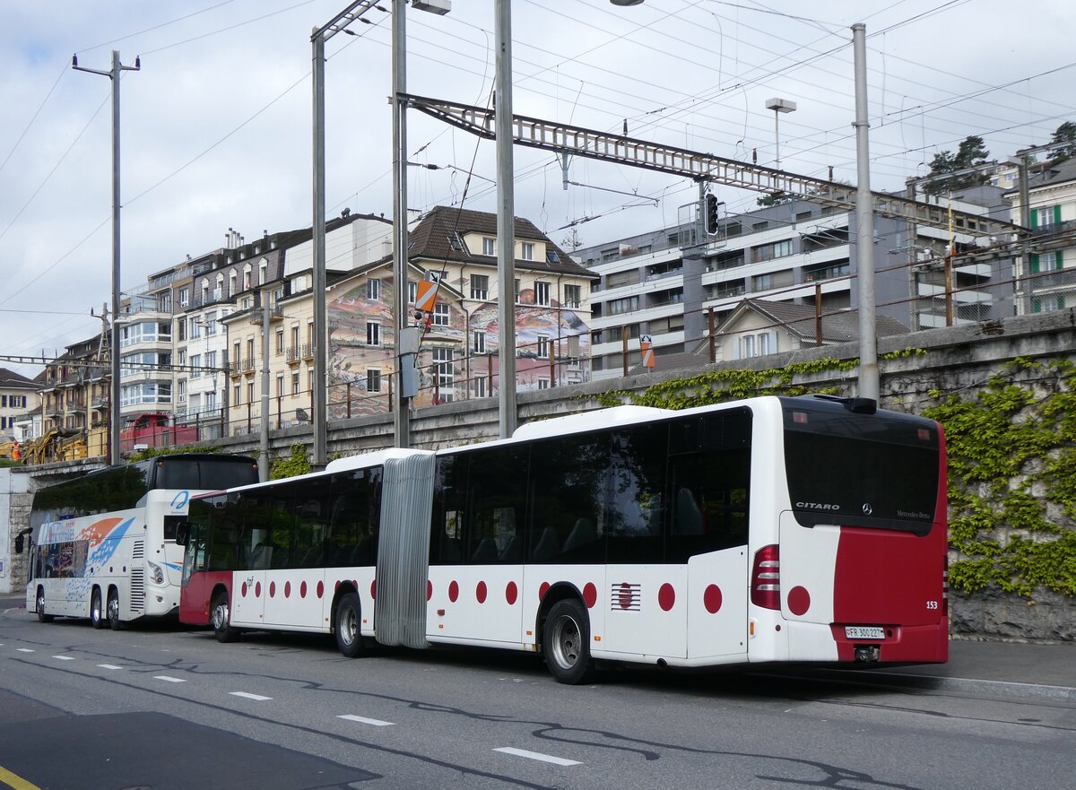 (274'205) - TPF Fribourg - Nr. 153/FR 300'227 - Mercedes am 26. April 2025 beim Bahnhof Neuch�tel