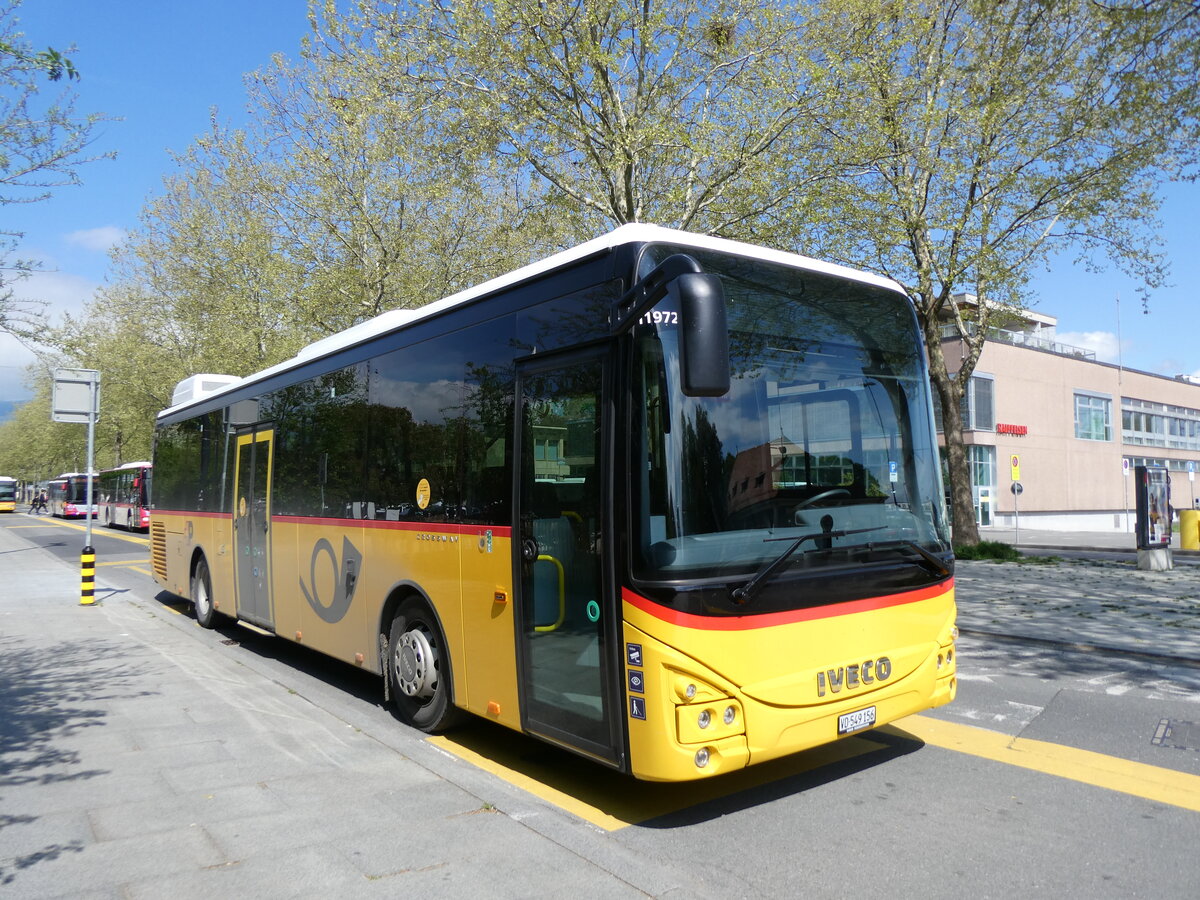 (274'254) - CarPostal Ouest - VD 549'156/PID 11'972 - Iveco am 26. April 2025 beim Bahnhof Yverdon