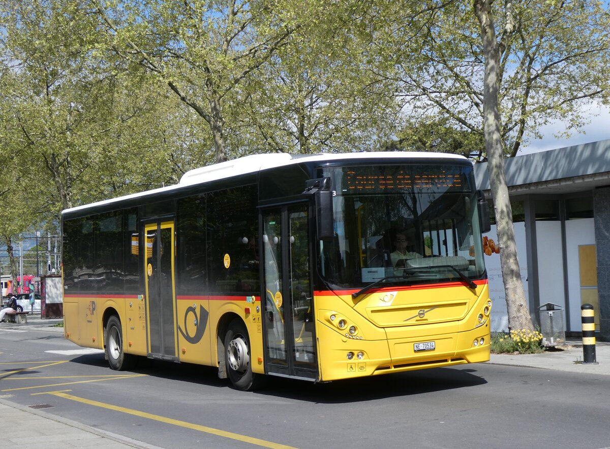 (274'266) - CarPostal Ouest - NE 70'534/PID 11'043 - Volvo am 26. April 2025 beim Bahnhof Yverdon