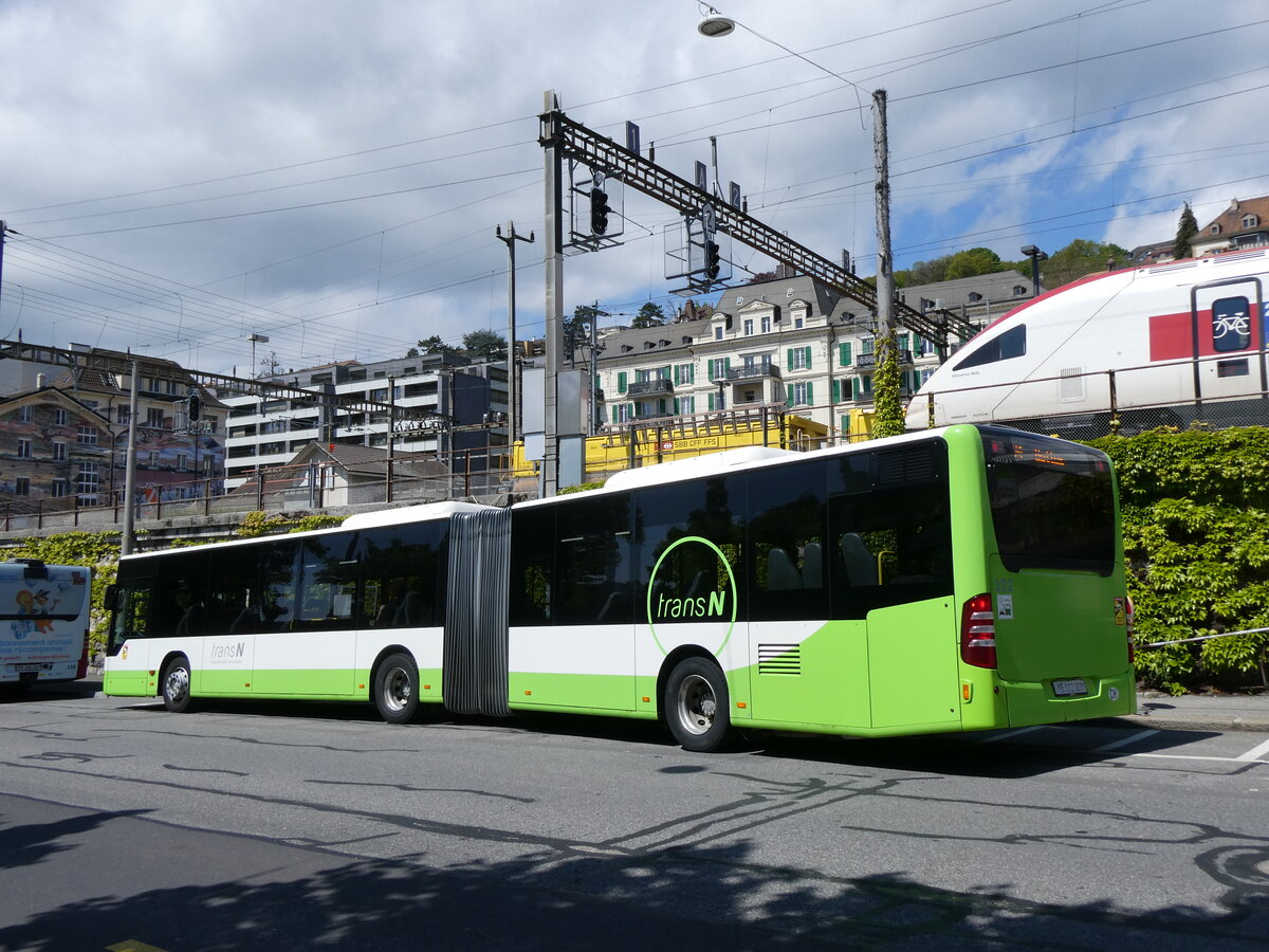 (274'278) - transN, La Chaux-de-Fonds - Nr. 322/NE 112'322 - Mercedes am 26. April 2025 beim Bahnhof Neuch�tel