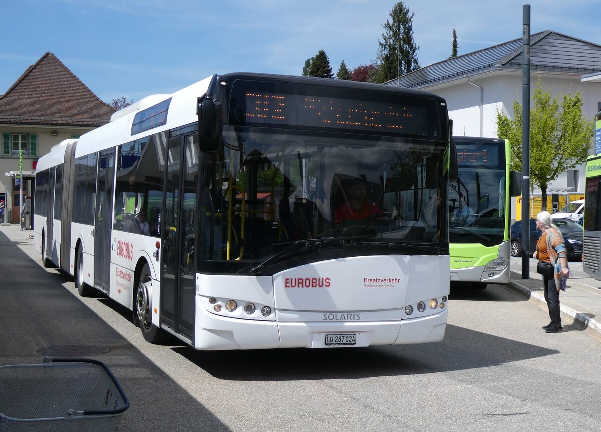 (274'362) - H�fliger, Sursee - Nr. 6/LU 287'024 - Solaris (ex LBB Obertiefenbach, D-Beselich; ex Dahmetal, D-Ratzeburg Nr. 326; ex SVP Pforzheim/D Nr. 217) am 28. April 2025 beim Bahnhof Langnau