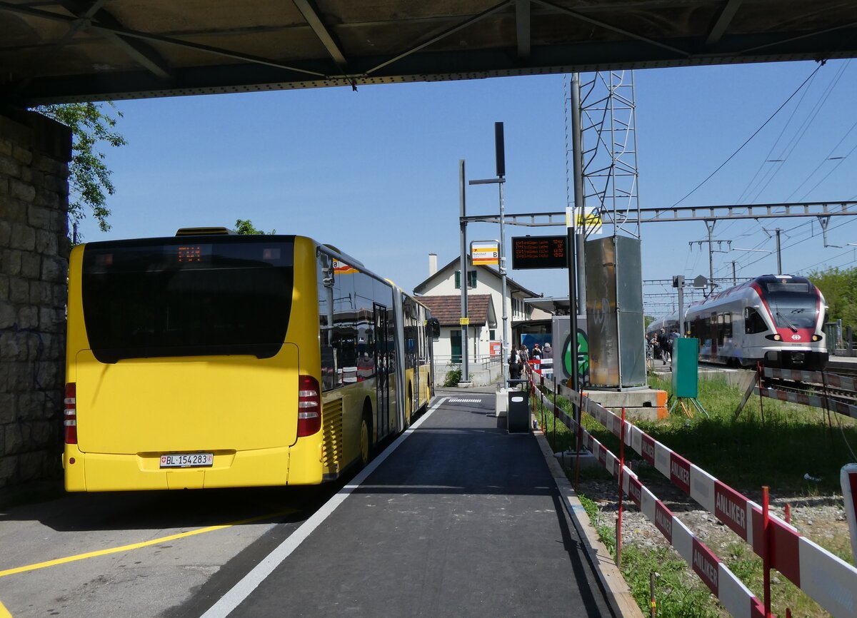(274'444) - PostAuto Nordschweiz - BL 154'283/PID 12'419 - Mercedes (ex AAGL Liestal Nr. 98) am 2. Mai 2025 beim Bahnhof Aesch