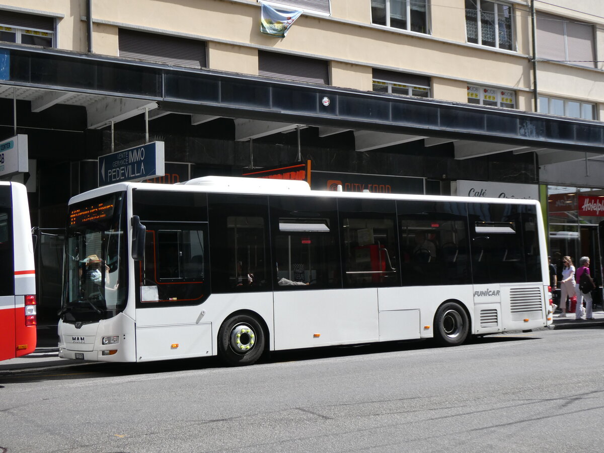 (274'477) - Funi-Car, Biel - Nr. 5/BE 137'705 - MAN/Caetano am 2. Mai 2025 beim Bahnhof Biel