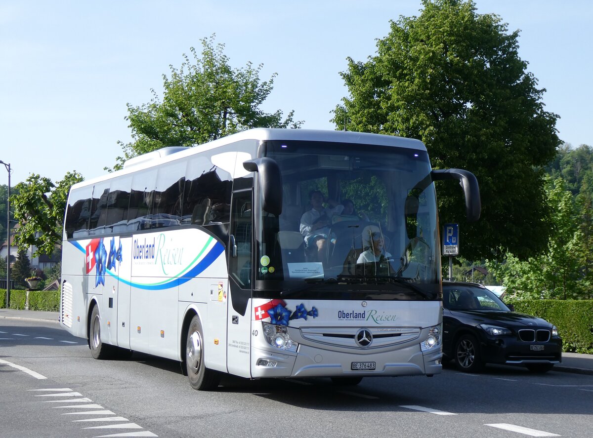 (274'506) - Oberland Reisen, Thun - Nr. 40/BE 376'483 - Mercedes am 2. Mai 2025 beim Bahnhof Spiez