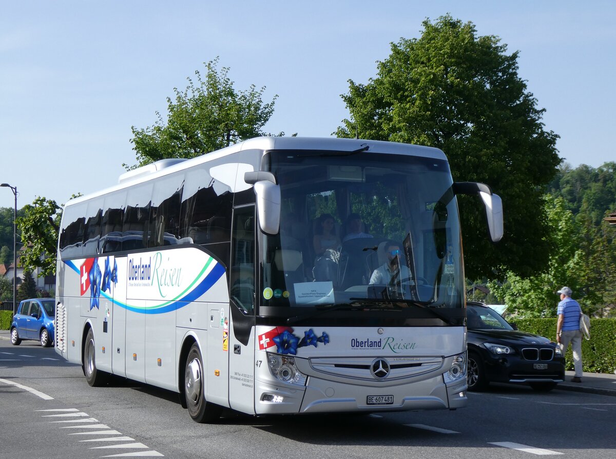 (274'507) - Oberland Reisen, Thun - Nr. 47/BE 607'481 - Mercedes am 2. Mai 2025 beim Bahnhof Spiez