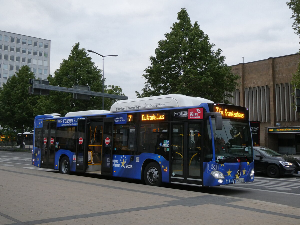 (274'831) - SWG Giessen - Nr. 28/GI-MB 1028 - Mercedes am 7. Mai 2025 in Giessen, Berliner Platz