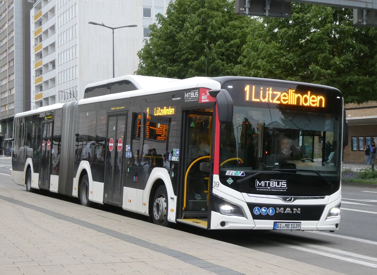 (274'862) - SWG Giessen - Nr. 39/GI-MB 1039 - MAN am 7. Mai 2025 in Giessen, Berliner Platz