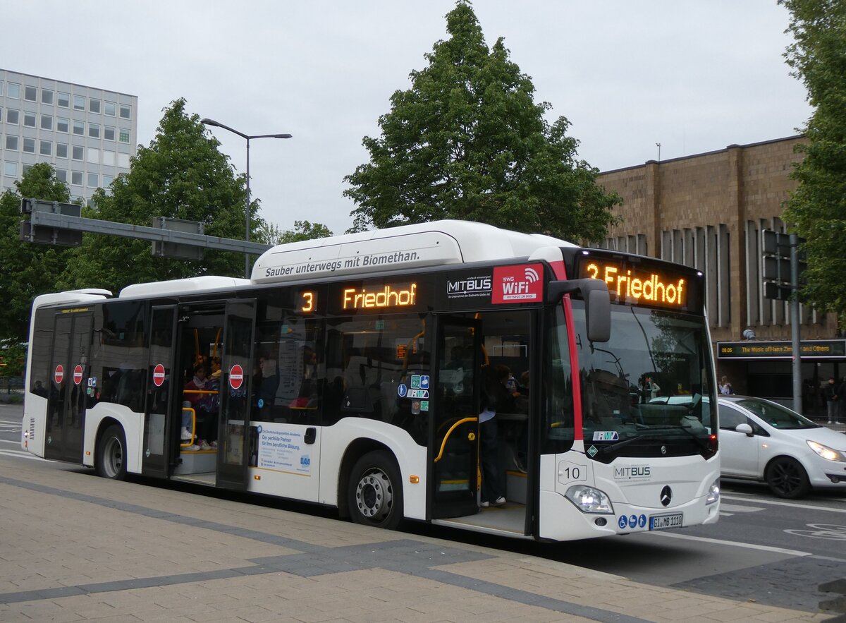 (274'864) - SWG Giessen - Nr. 10/GI-MB 1110 - Mercedes am 7. Mai 2025 in Giessen, Berliner Platz