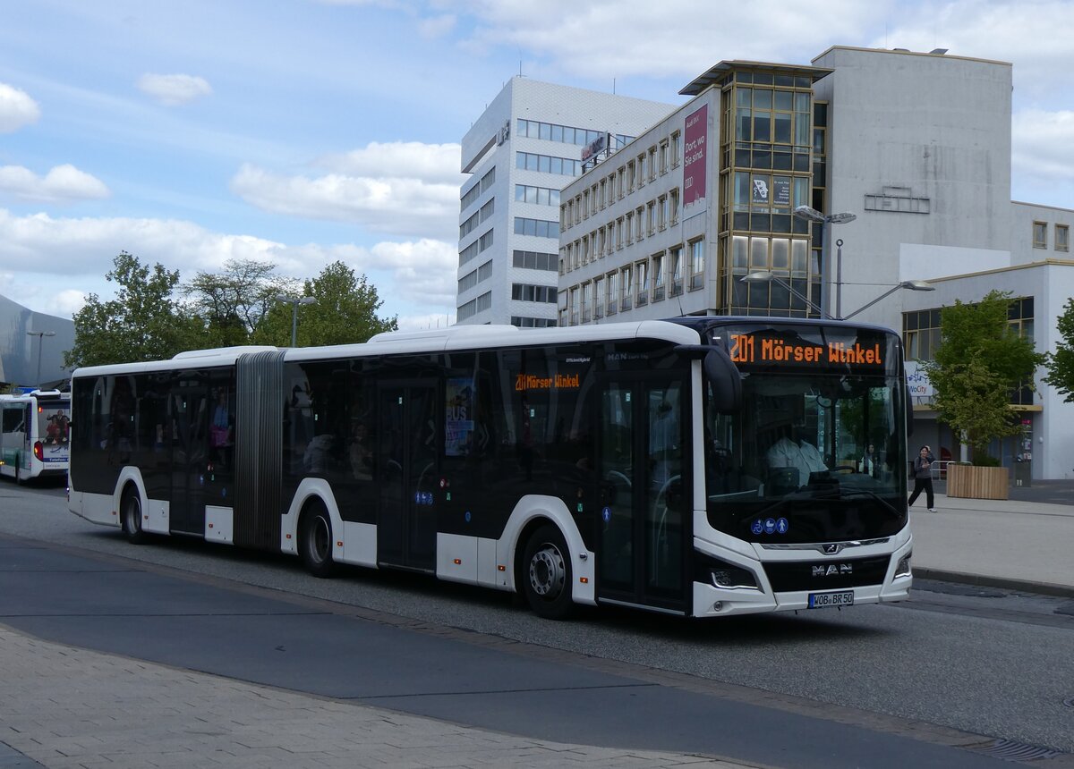 (274'982) - Bischof, Wolfsburg - WOB-BR 50 - MAN am 7. Mai 2025 beim Hauptbahnhof Wolfsburg