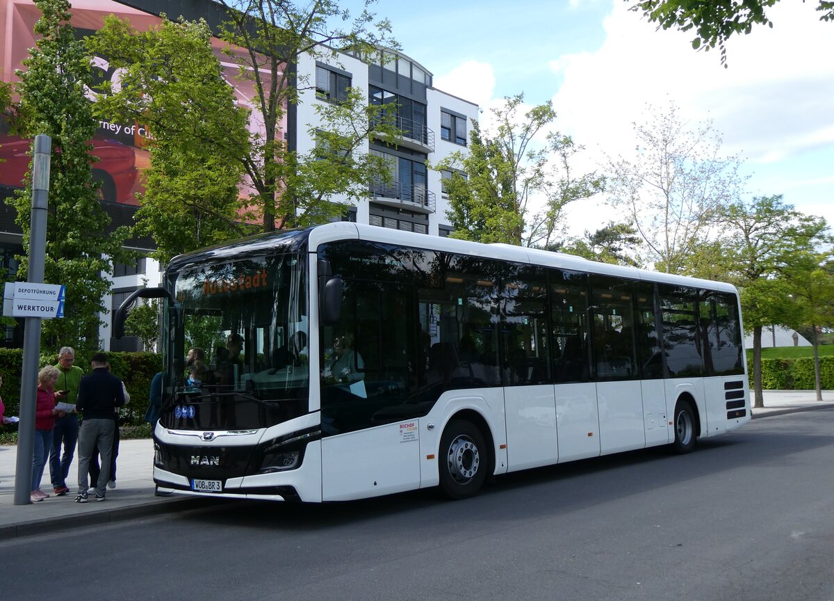 (275'009) - Bischof, Wolfsburg - WOB-BR 3 - MAN am 7. Mai 2025 in Wolfsburg, Autostadt