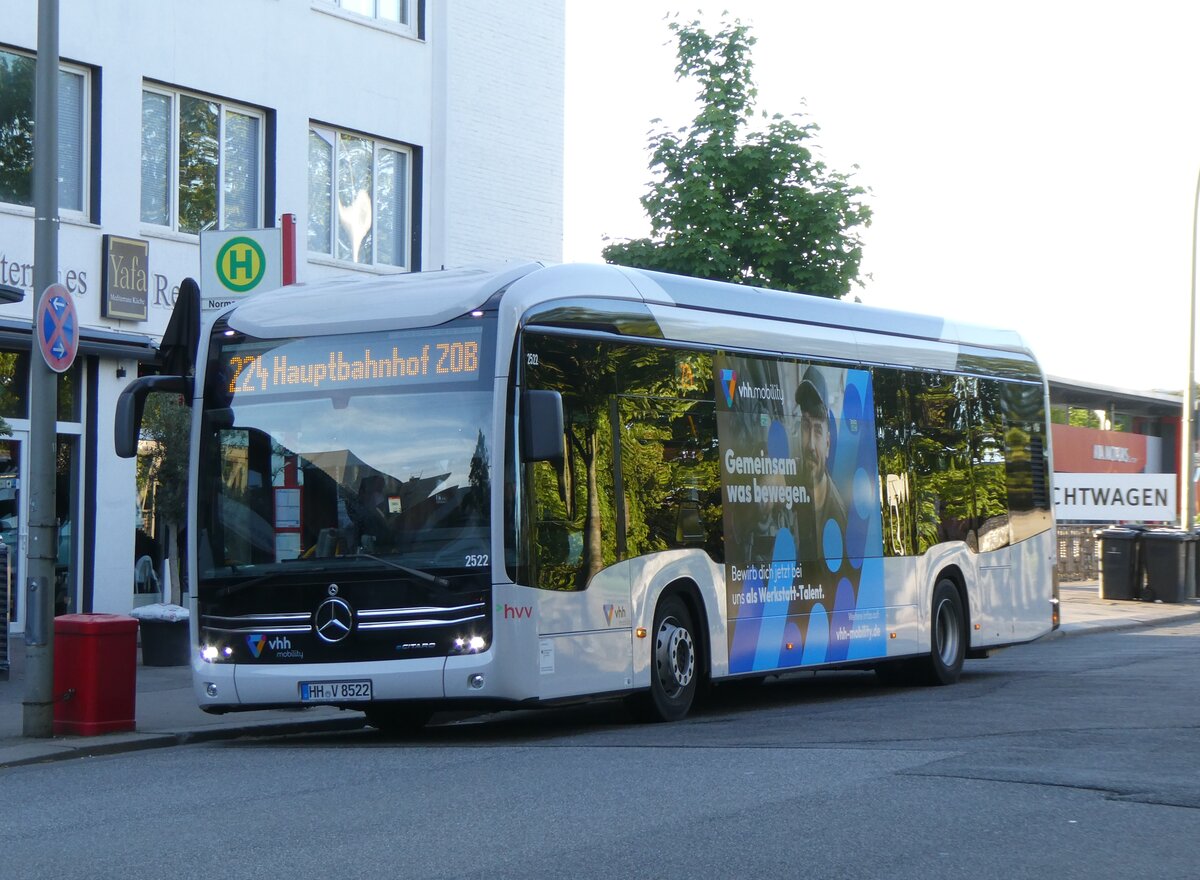 (275'022) - VHH Hamburg - Nr. 2522/HH-V 8522 - eMercedes am 8. Mai 2025 in Hamburg, Normannenweg