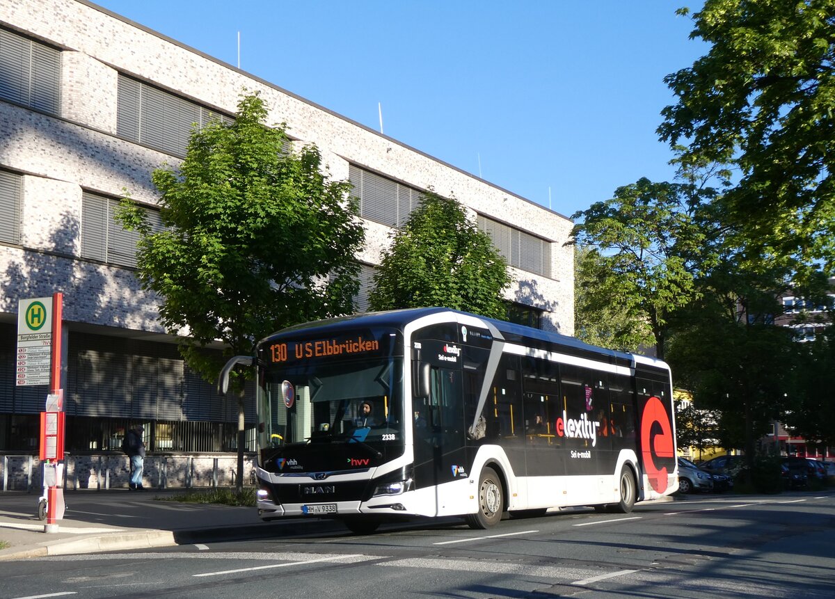 (275'264) - VHH Hamburg - Nr. 2338/HH-V 9338 - eMAN am 9. Mai 2025 in Hamburg, Borgfelder Strasse