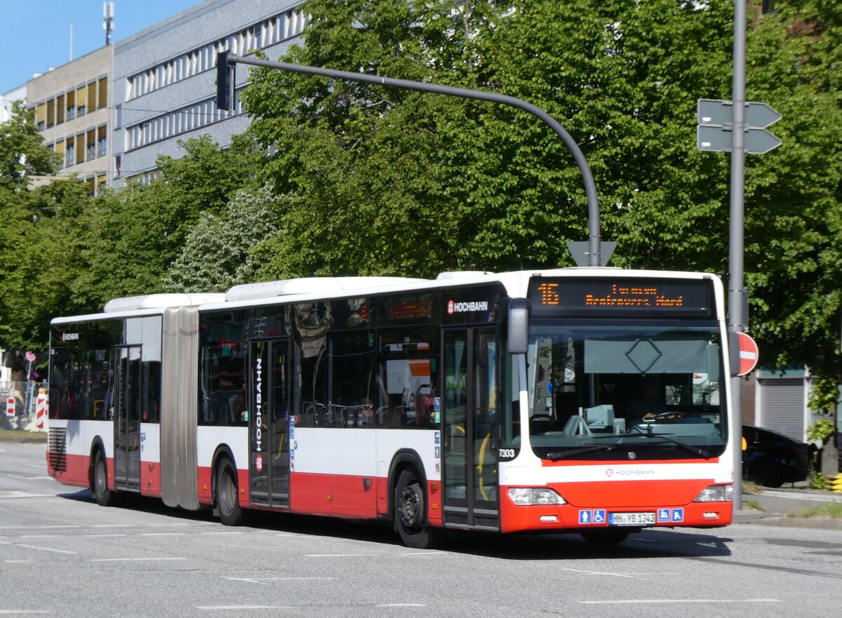 (275'281) - HHA Hamburg - Nr. 7303/HH-YB 1343 - Mercedes am 9. Mai 2025 beim Hauptbahnhof Hamburg