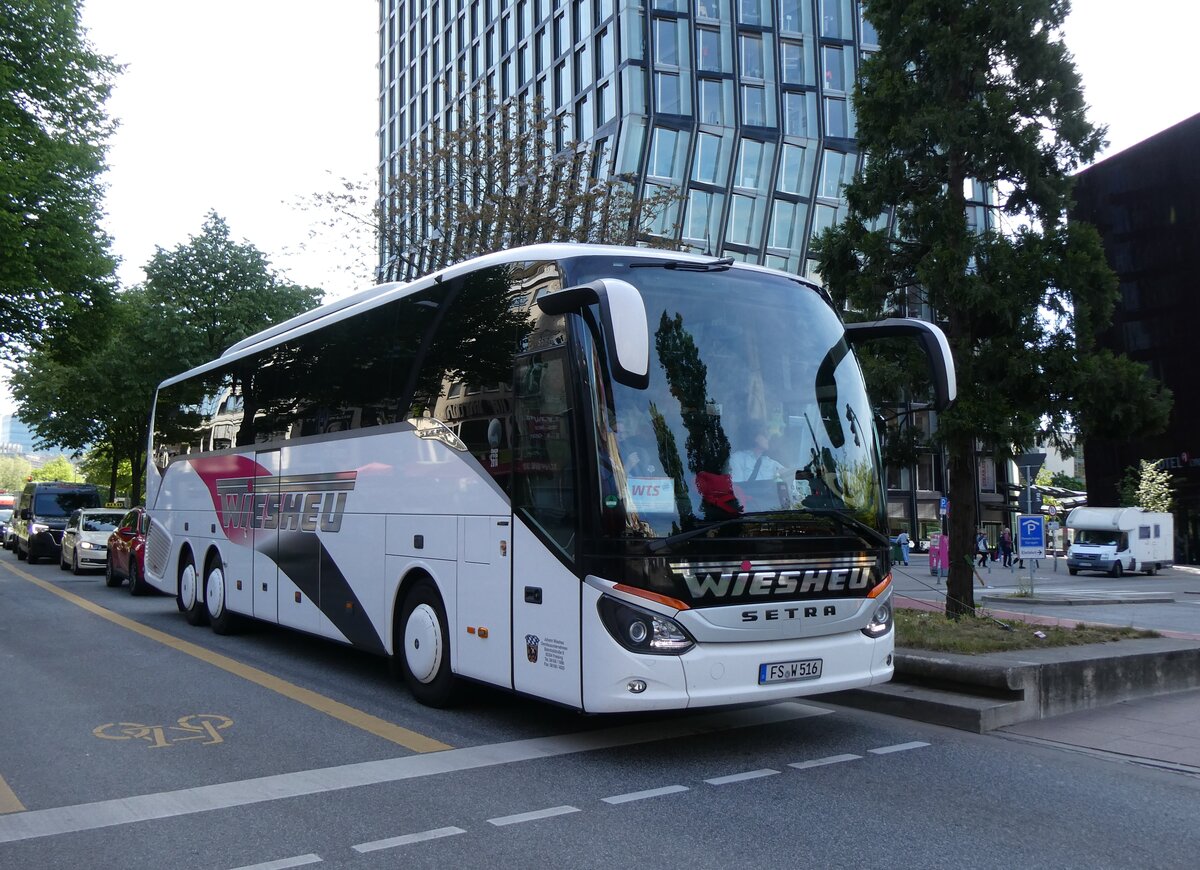 (275'293) - Wiesheu, Freising - FS-W 516 - Setra am 9. Mai 2025 in Hamburg, Reeperbahn