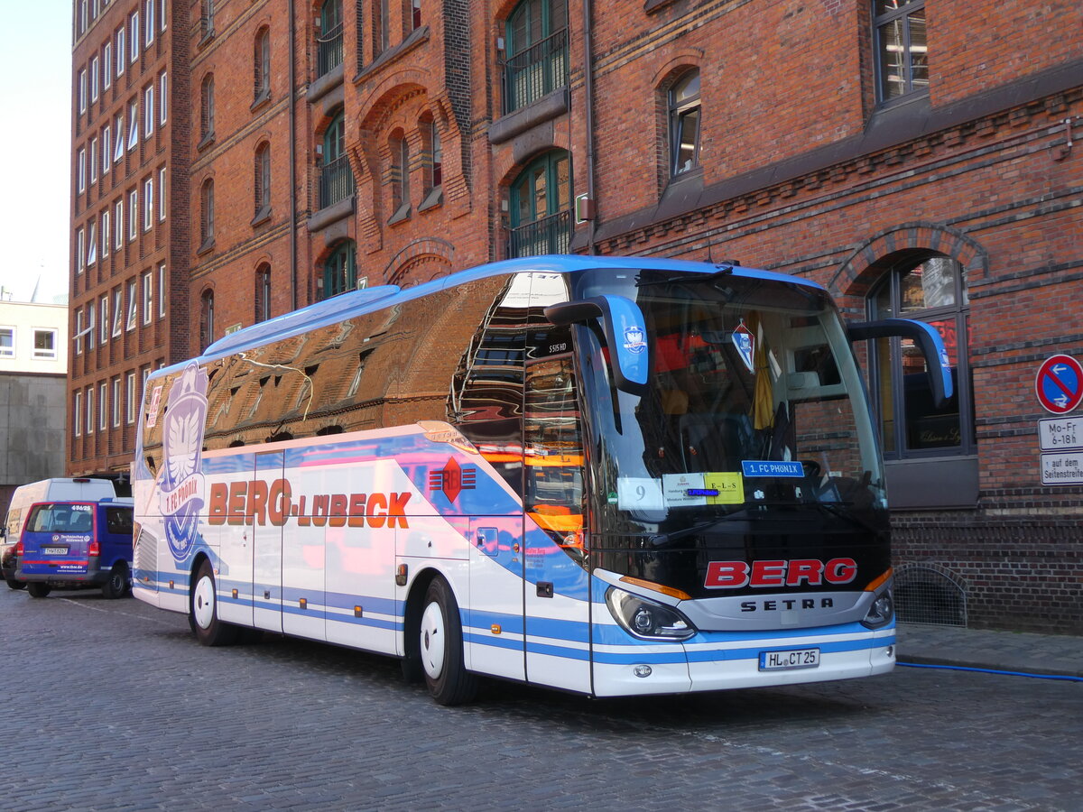 (275'348) - Berg, L�beck - HL-CT 25 - Setra am 9. Mai 2025 in Hamburg, Speicherstadt 