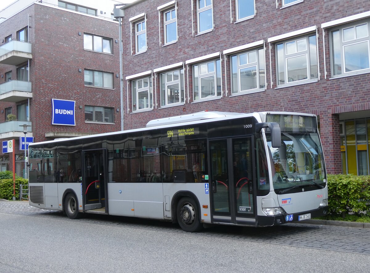 (275'373) - VHH Hamburg - Nr. 1009/HH-QC 1481 - Mercedes am 10. Mai 2025 in Norderstedt, U-Bahnhof Norderstedt Mitte