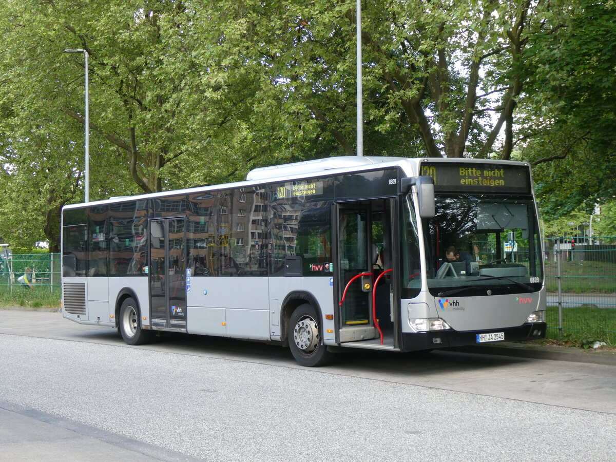 (275'398) - VHH Hamburg - Nr. 809/HH-JA 2545 - Mercedes am 10. Mai 2025 beim Hauptbahnhof Hamburg