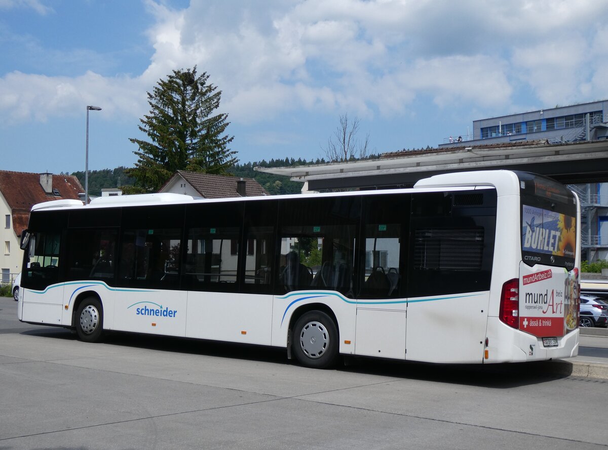 (275'569) - Schneider, Ermenswil - Nr. 11/SG 398'150 - Mercedes am 15. Mai 2025 beim Bahnhof Uznach