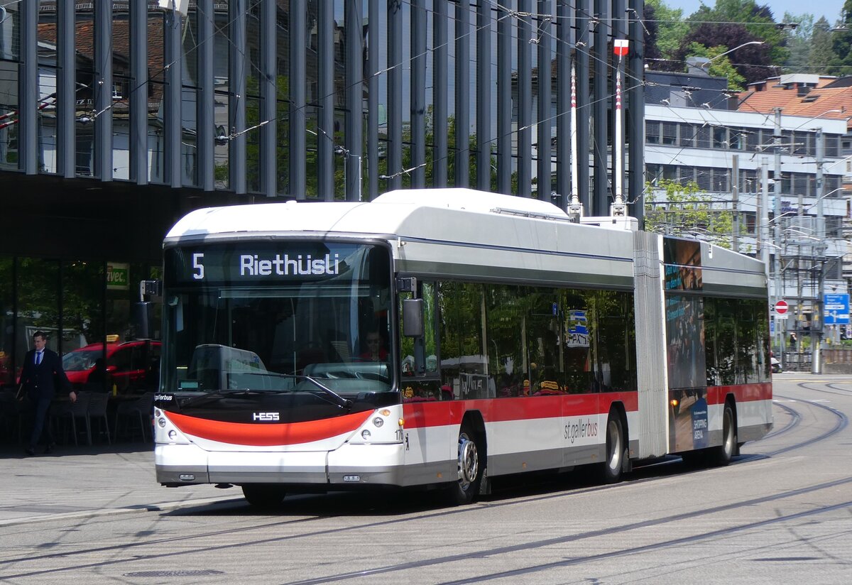 (275'580) - St. Gallerbus, St. Gallen - Nr. 176 - Hess/Hess Gelenktrolleybus am 15. Mai 2025 beim Bahnhof St. Gallen