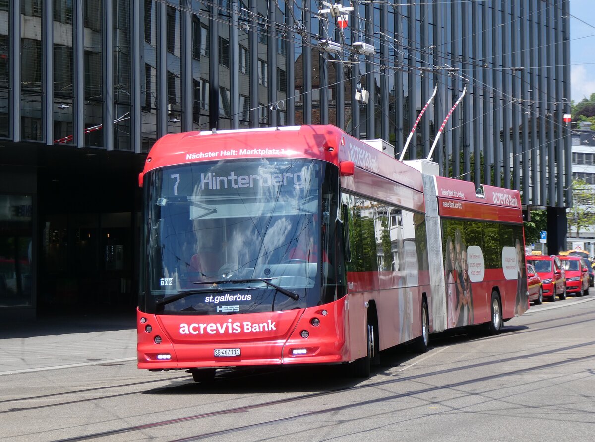 (275'583) - St. Gallerbus, St. Gallen - Nr. 111/SG 467'111 - Hess/Hess Gelenktrolleybus am 15. Mai 2025 beim Bahnhof St. Gallen