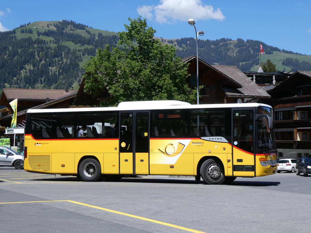 (275'608) - PostAuto Bern - BE 707'891/PID 4535 - Setra (ex Nr. 3; ex K�bli, Gstaad Nr. 3) am 16. Mai 2025 beim Bahnhof Gstaad