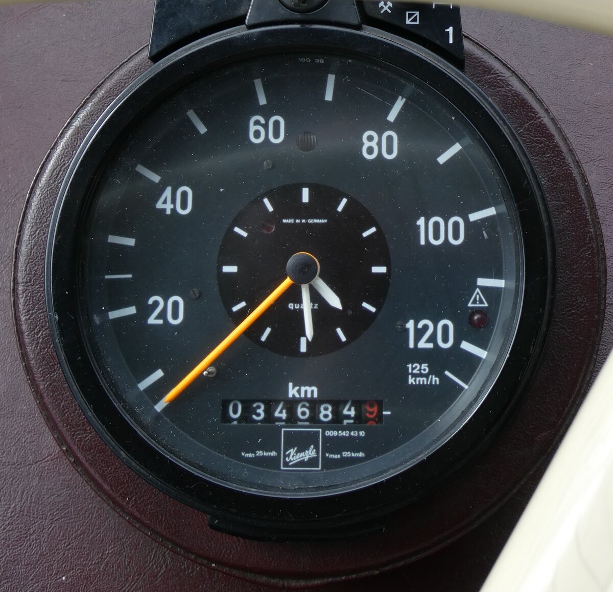 (275'677) - Borer, Neuhausen - SH 19'684 - Saurer/T�scher (ex Sch�ttler, D-K�ln; ex Braun, D-M�nster; ex Schmid, Hemishofen; ex Br�tsch, B�ttenhard; ex ASS Schleitheim Nr. 8) am 17. Mai 2025 in Schaffhausen, Gasthof, Ziegelh�tte (34'684,9 Kilometer - Detailaufnahme)