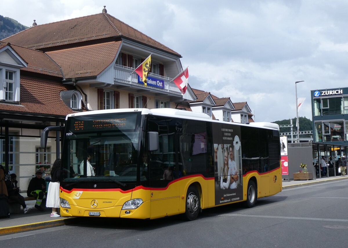 (275'771) - PostAuto Bern - BE 534'630/PID 11'217 - Mercedes am 23. Mai 2025 beim Bahnhof Interlaken Ost