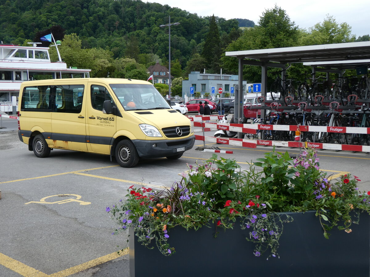 (275'816) - Vanoli, Thalwil - Nr. 13/ZH 658'289 - Mercedes am 25. Mai 2025 beim Bahnhof Thun