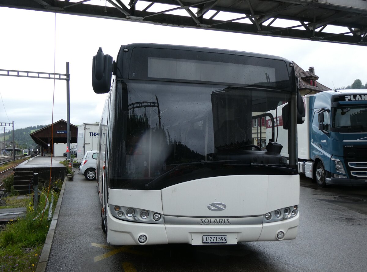 (275'834) - H�fliger, Sursee - Nr. 29/LU 271'596 - Solaris (ex ARAG Ruswil Nr. 29) am 26. Mai 2025 beim Bahnhof Langnau 
