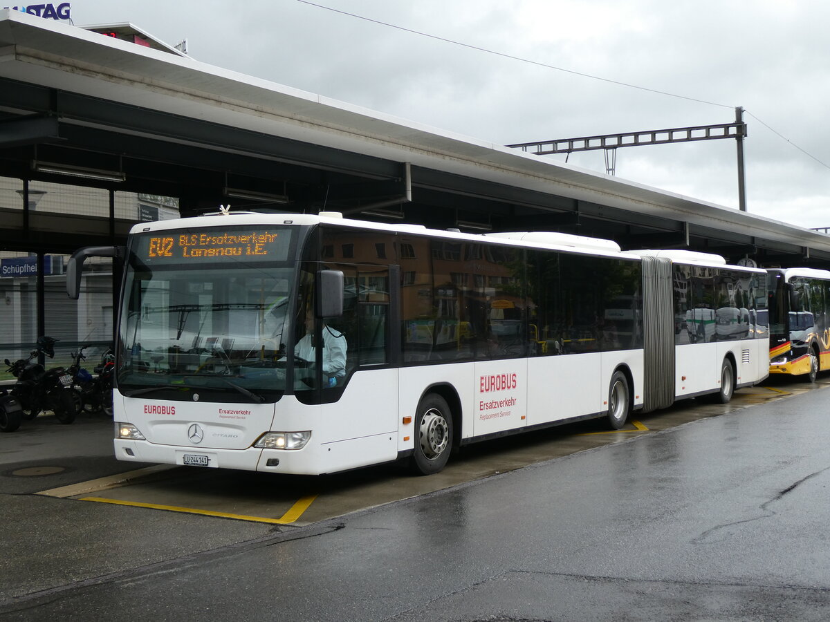 (275'838) - H�fliger, Sursee - Nr. 9/LU 244'141/PID 5395 - Mercedes am 26. Mai 2025 beim Bahnhof Sch�pfheim