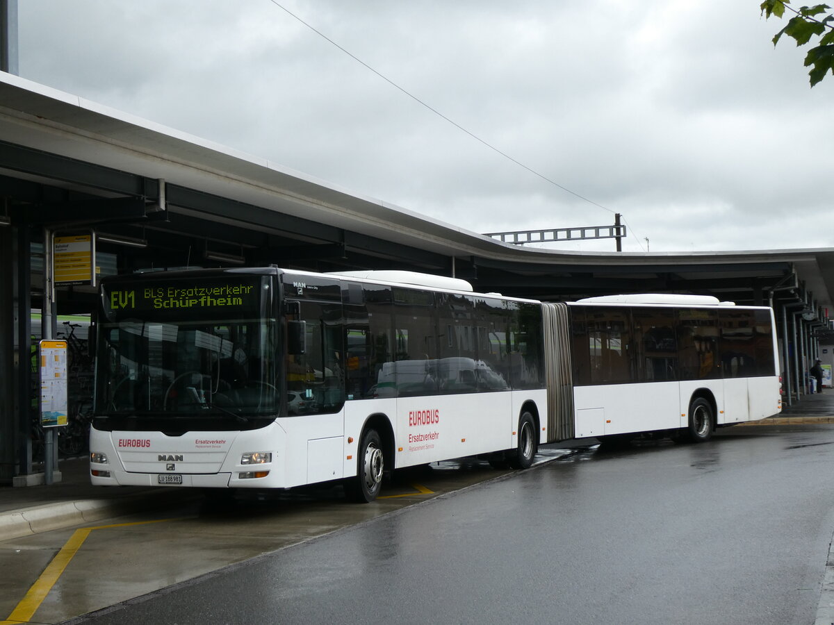 (275'839) - H�fliger, Sursee - Nr. 7/LU 188'981 - MAN ex St. Gallerbus, St. Gallen Nr. 298) am 26. Mai 2025 beim Bahnhof Sch�pfheim