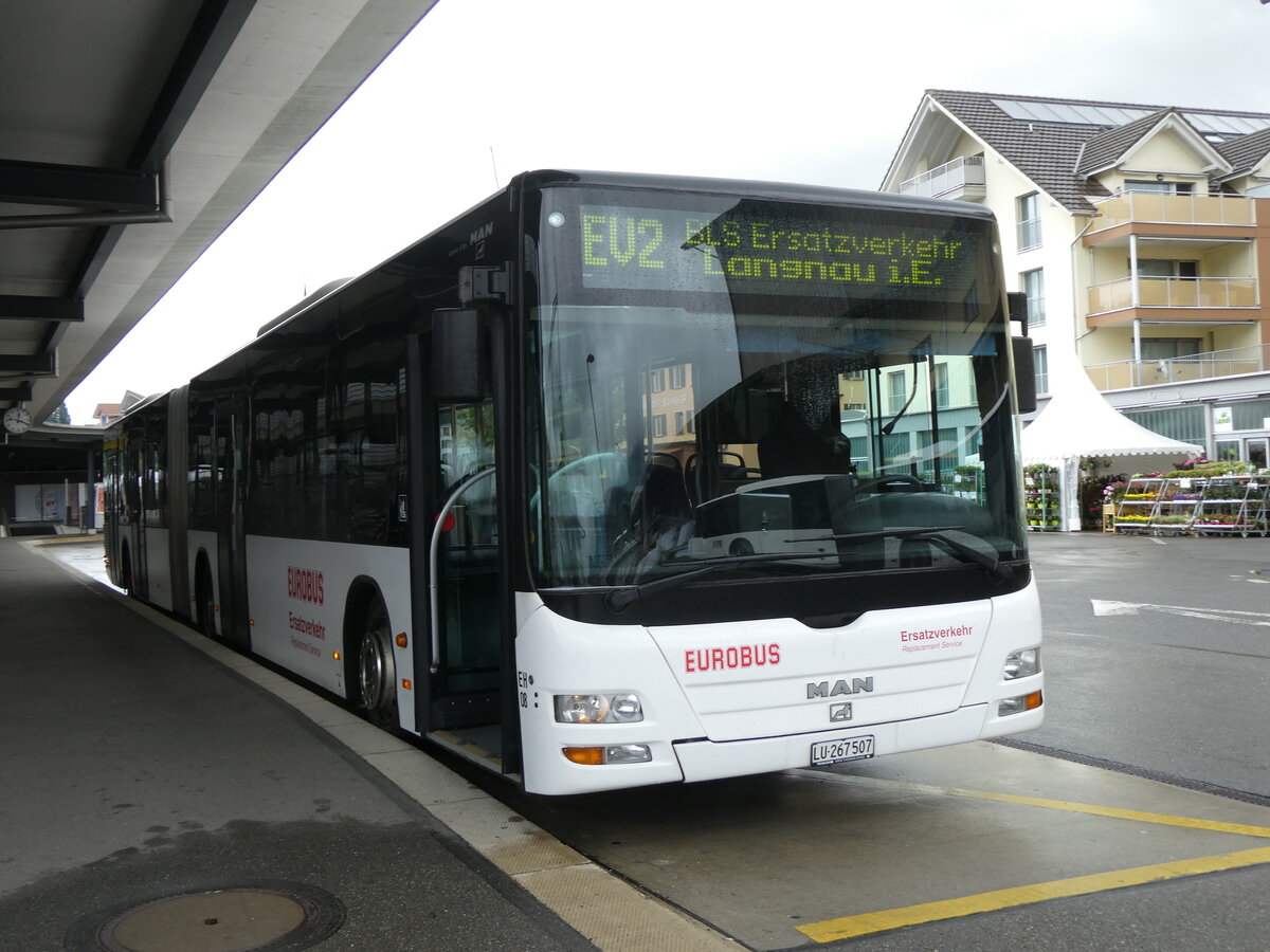 (275'842) - H�fliger, Sursee - Nr. 8/LU 267'507 - MAN (ex St. Gallerbus, St. Gallen Nr. 276) am 26. Mai 2025 beim Bahnhof Sch�pfheim