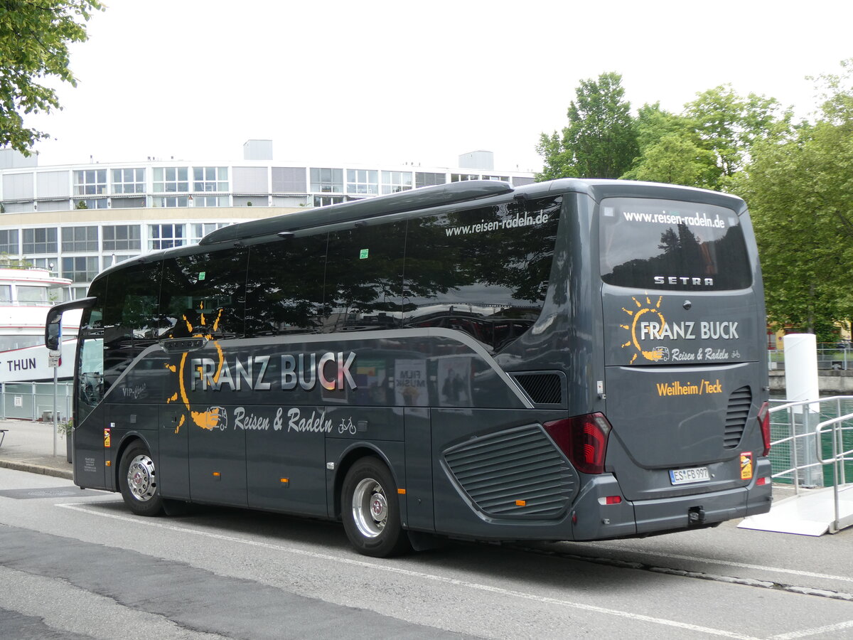 (275'868) - Aus Deutschland: Buck, Weilheim - ES-FB 997 - Setra am 26. Mai 2025 bei der Schiffl�ndte Thun