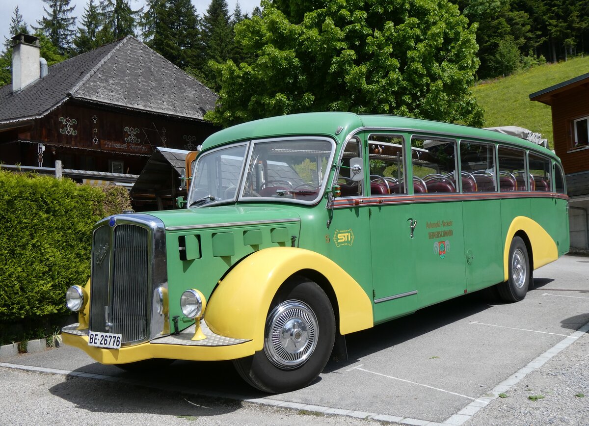 (275'877) - STI Thun - Nr. 15/BE 26'776 - Saurer/Gangloff (ex AvH Heimenschwand Nr. 5) am 27. Mai 2025 in Gohl, Restaurant J�gerhus