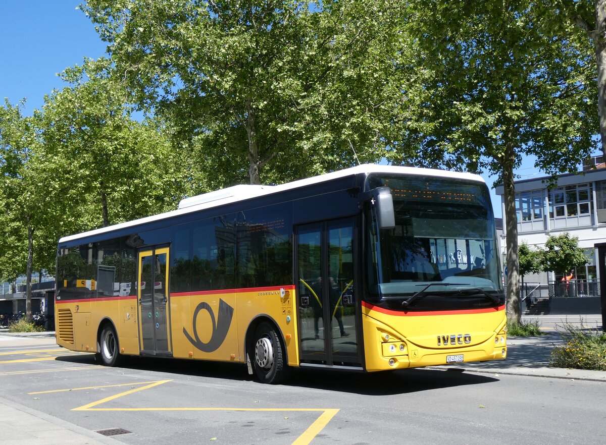 (276'018) - CarPostal Ouest - VD 457'098/PID 11'226 - Iveco am 30. Mai 2025 beim Bahnhof Yverdon